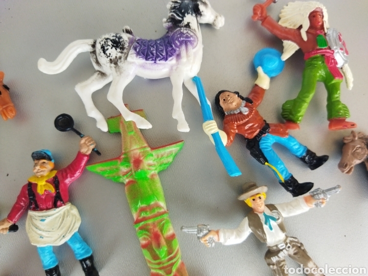 Figuras de goma y PVC: Lote de 10 figuras COMANSIi Indios ,Vaqueros,Totem ,Caballos - Foto 5