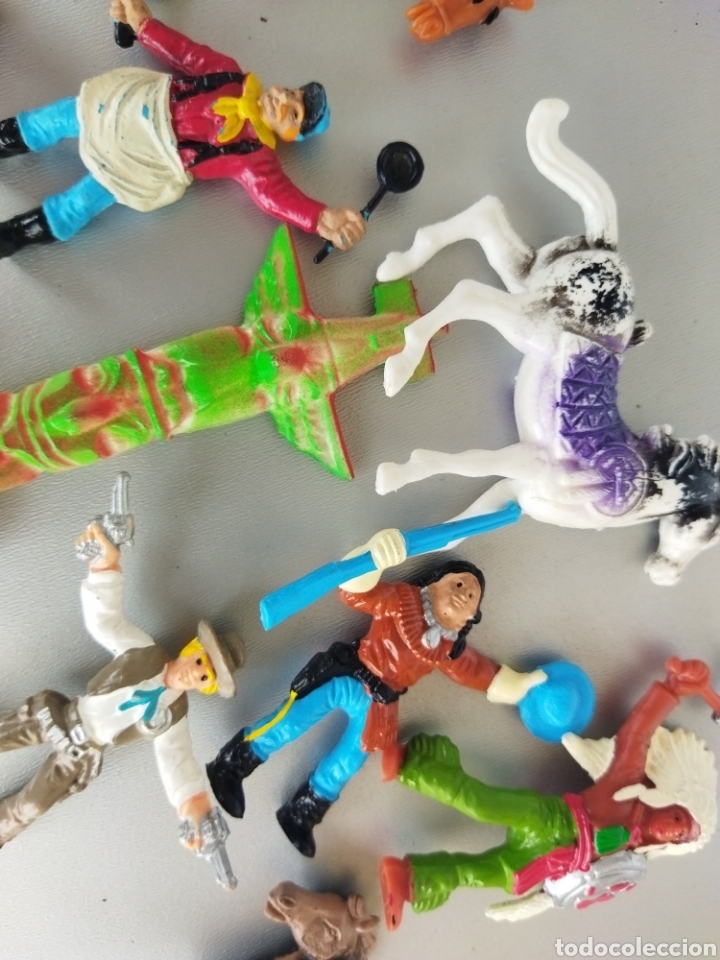 Figuras de goma y PVC: Lote de 10 figuras COMANSIi Indios ,Vaqueros,Totem ,Caballos - Foto 8