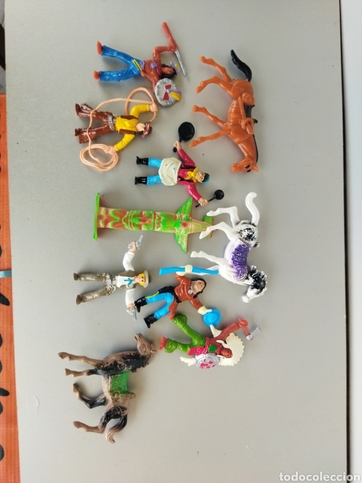 Figuras de goma y PVC: Lote de 10 figuras COMANSIi Indios ,Vaqueros,Totem ,Caballos - Foto 10