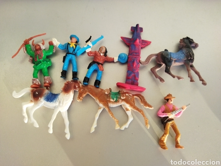 Figuras de goma y PVC: Lote de 8 figuras Comansi Indios ,Vaqueros,Totem ,Caballos - Foto 1