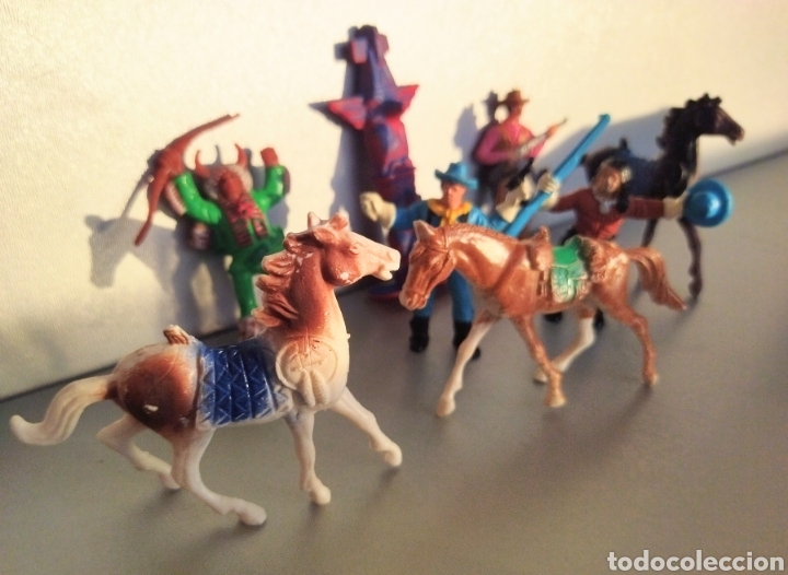 Figuras de goma y PVC: Lote de 8 figuras Comansi Indios ,Vaqueros,Totem ,Caballos - Foto 4
