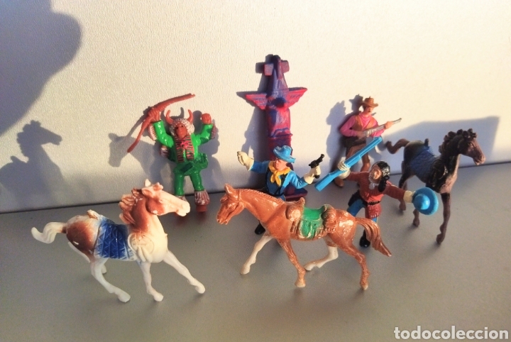 Figuras de goma y PVC: Lote de 8 figuras Comansi Indios ,Vaqueros,Totem ,Caballos - Foto 5