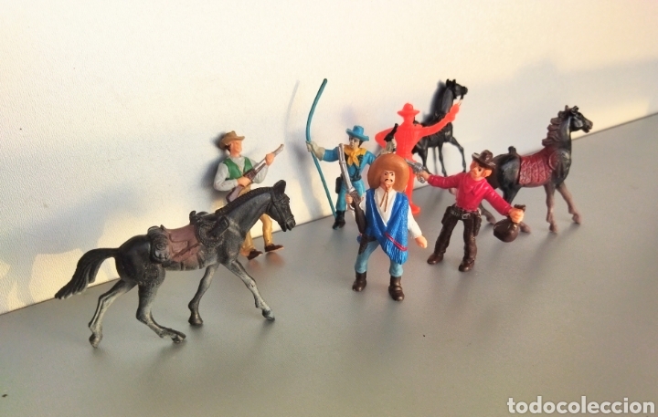 Figuras de goma y PVC: Lote de 6 Vaqueros y 2 caballos Comansi - Foto 4