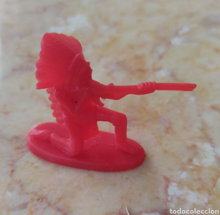 Figuras de goma y PVC: figura indio rojo tipo comansi - Foto 1