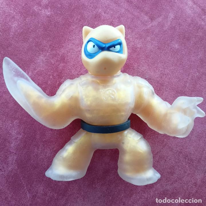 Figurines en Caoutchouc et PVC: Figura Goojitzu Golden Pantaro Vs Battaxe Pack Bandai