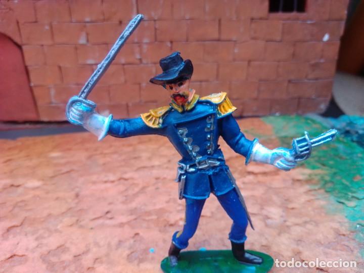 Figuras de goma y PVC: Coronel de comansi - Foto 1
