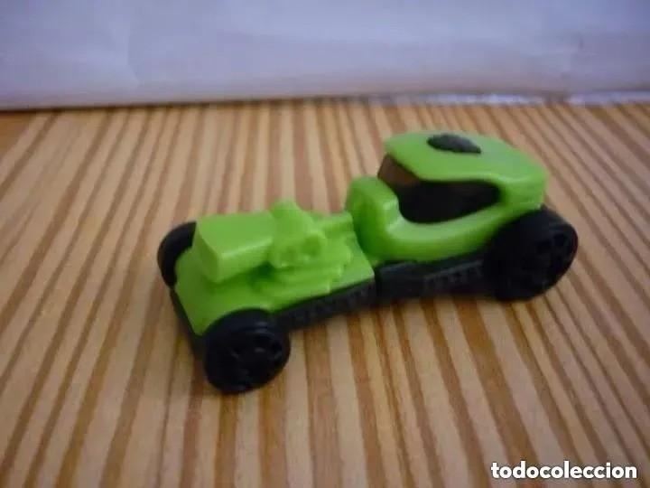 Figuras de goma Kinder: Figura Kinder - coche - Foto 1