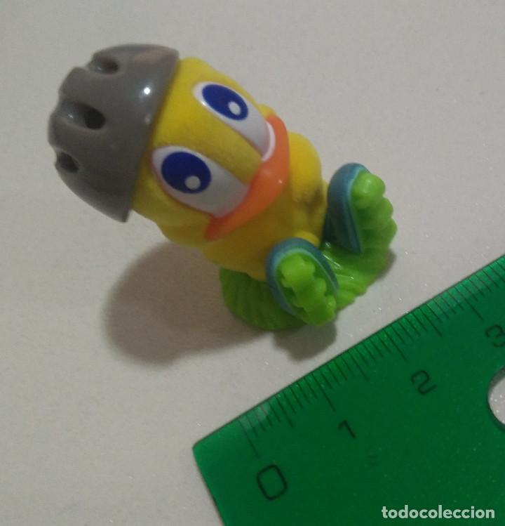 Figure di Gomma e PVC: KINDER pollo pascua terciopelo skater mini mu&ntilde;eco pollito figuta figurita mu&ntilde;eco mu&ntilde;equito