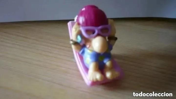 Figuras de goma Kinder: Figura Kinder - En la playa - Foto 1