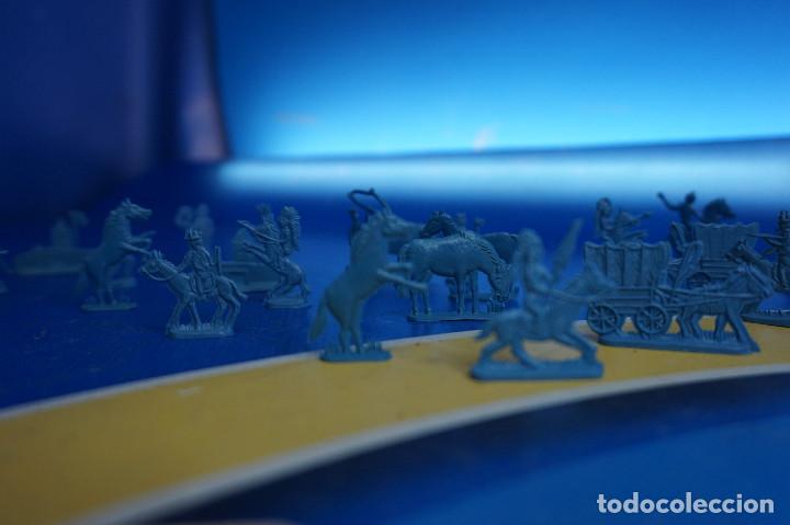 Figuras de goma y PVC: Indios y vaqueros de pl&aacute;stico planos. Montaflex. Montaplex - Foto 4