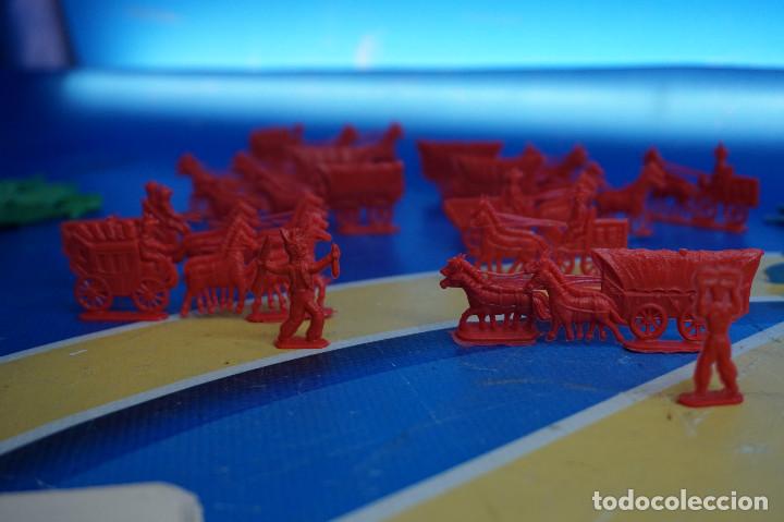 Figuras de goma y PVC: Indios y vaqueros de pl&aacute;stico planos. Montaflex. Montaplex - Foto 11
