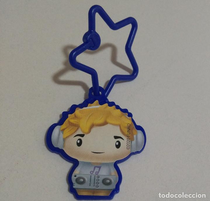 Figuras de Borracha e PVC: figura funko kinder joy 2021colgante ni&ntilde;o rubio cascos