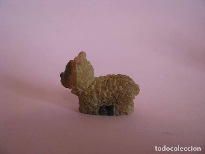 Rubber and PVC Figures: FIGURA DE UN ANIMALITO. 2X2,5 CM.