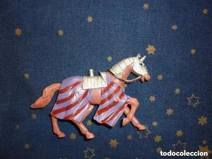 Figuras de goma y PVC: CABALLO MEDIEVAL CON ARMADURA - Foto 1