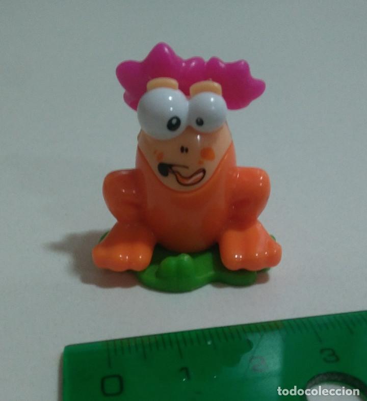 Figuras de goma Kinder: bicho pascua kinder rojo - Foto 1