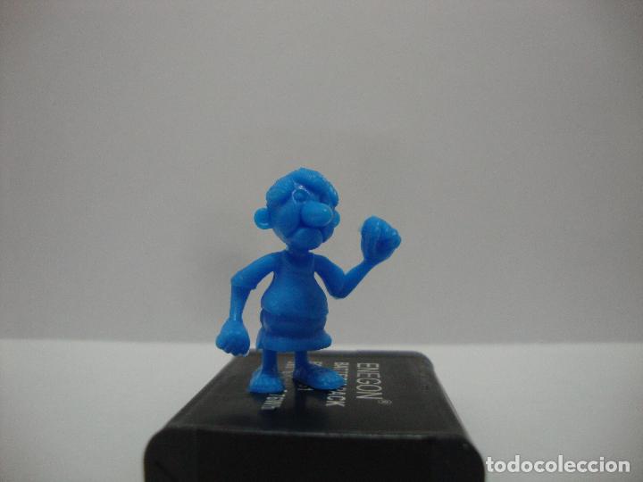 Figuras de goma y PVC: FIGURA DUNKIN COLECCION ASTERIX - Foto 1