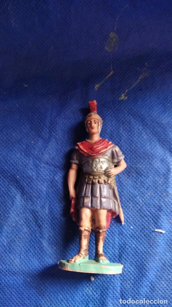 Figuras de goma y PVC: romano de plastico antiguo - Foto 1