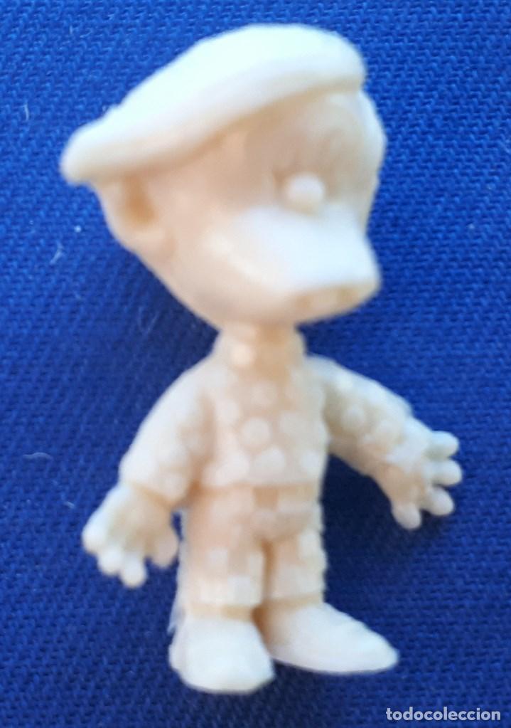 Figura en resina de la serie Mafalda