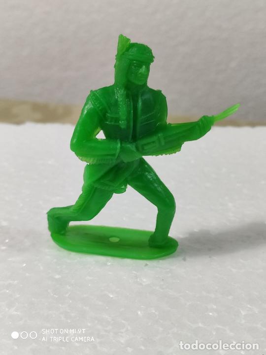 Figuras de goma y PVC: comansi indio con rifle - Foto 1