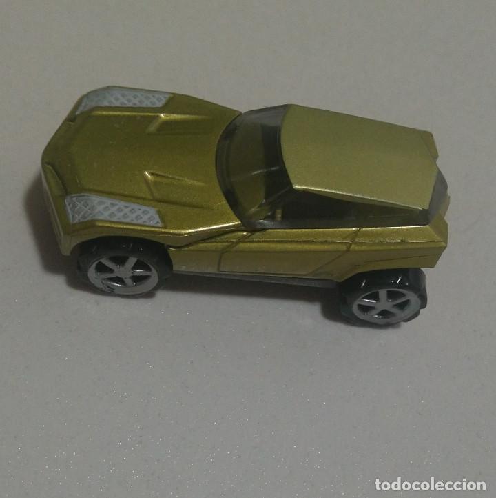 Kinder &Uuml;berraschung: coche kinder efecto metalizado vehiculo miniatura escala