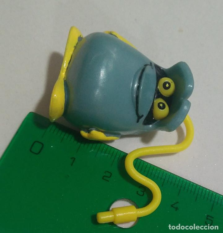 Kinder &Uuml;berraschung: KINDER mu&ntilde;eco figura ALIEN EXTRATERRESTRE aparato enchufe