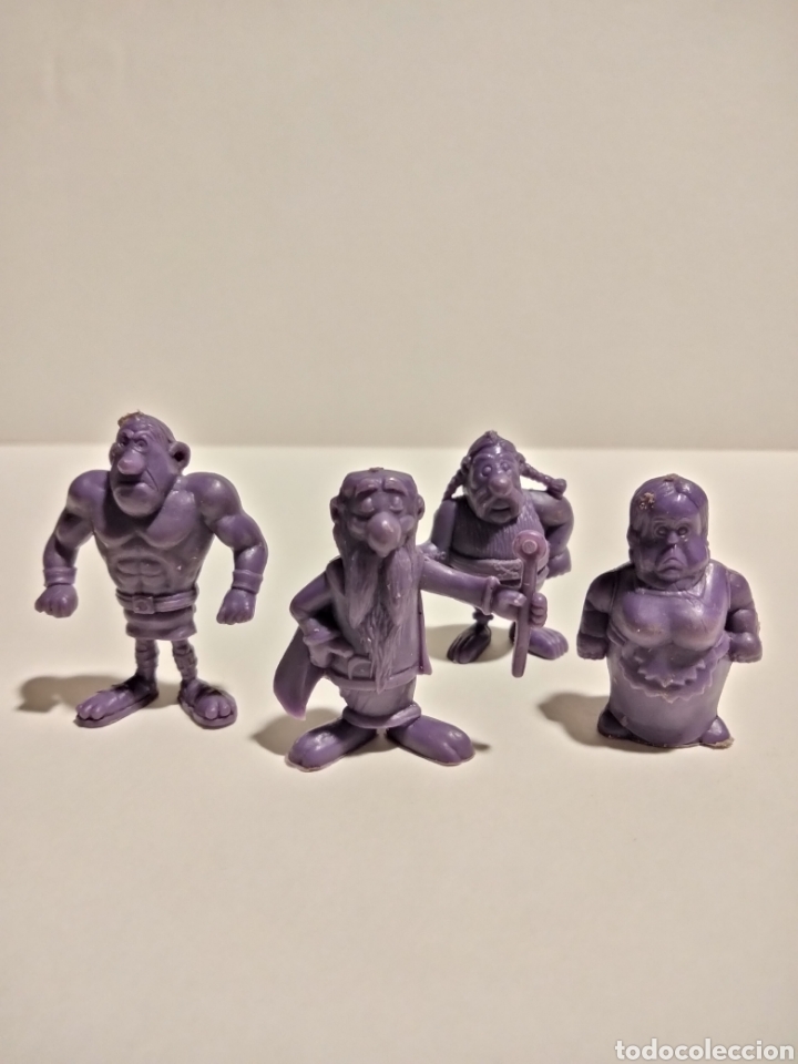 Figuras de goma y PVC: Lote figuras Dunkin Asterix morado - Foto 1