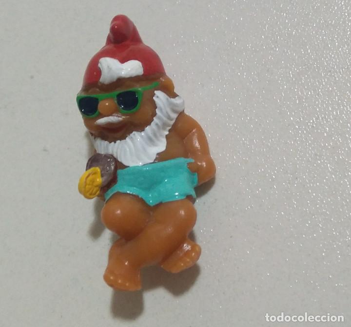 Kinder &Uuml;berraschung: variante enano estaciones verano tomando sol monobloc kinder mu&ntilde;eco figurita
