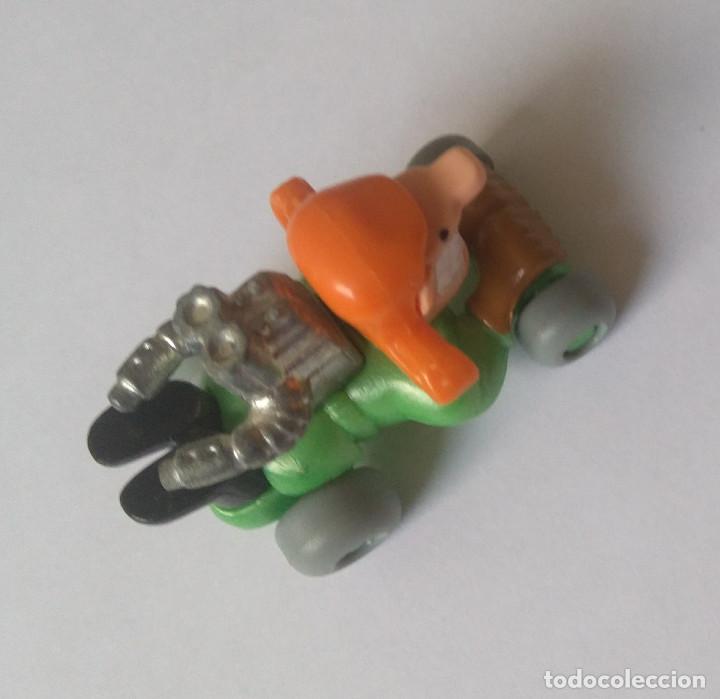 Figure di Gomma e PVC: coche kinder vehiculo miniatura mini con parte metalica metal