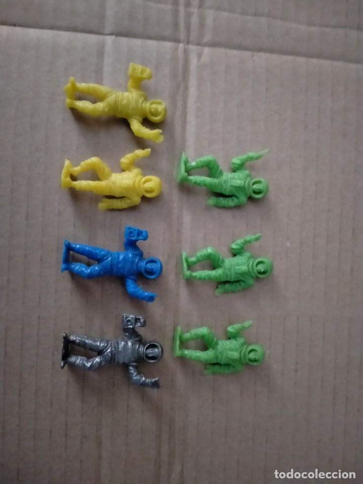 Figuras de goma y PVC: figuras dunkin astronautas - Foto 1