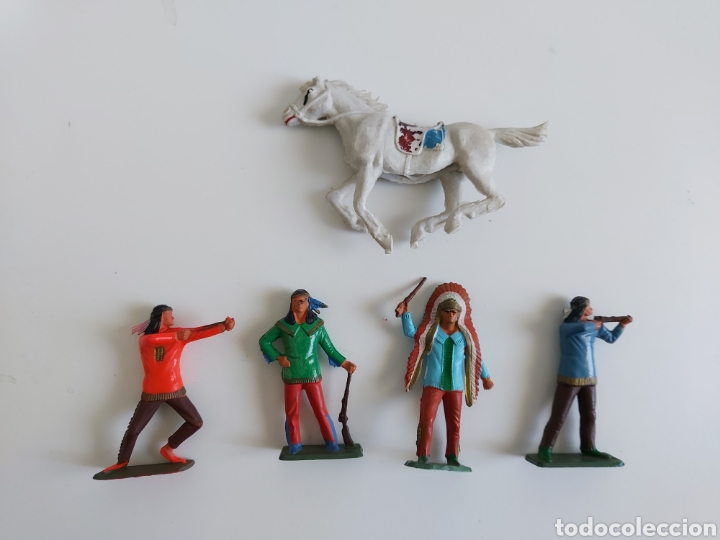 Figuras de goma y PVC: Lote indios Starlux - Foto 1