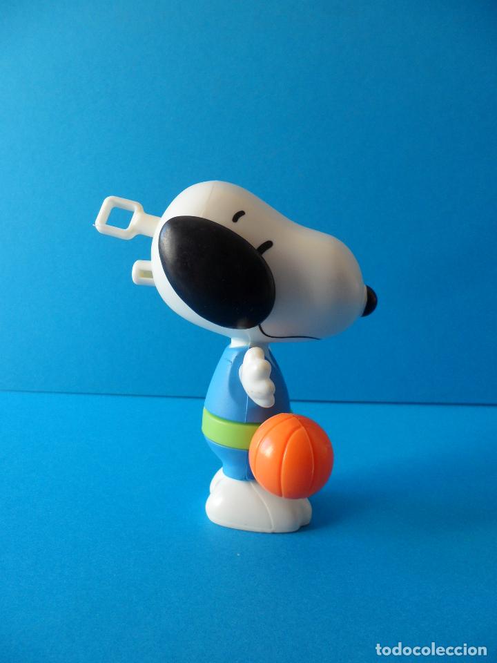Figuras de goma y PVC: Figuras Snoopy Mcdonalds 2018 - Peanuts - Funcionan - Foto 3
