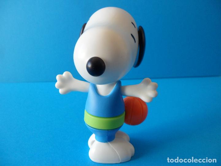 Figuras de goma y PVC: Figuras Snoopy Mcdonalds 2018 - Peanuts - Funcionan - Foto 8
