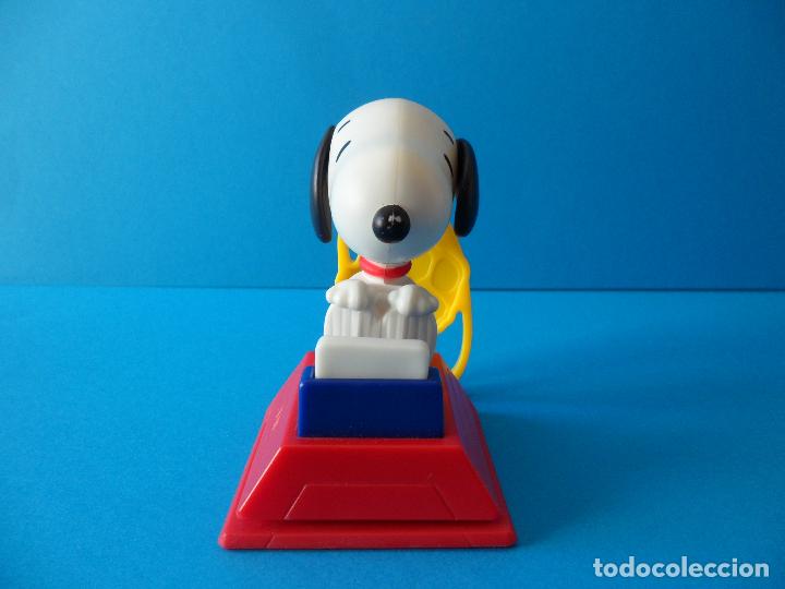 Figuras de goma y PVC: Figuras Snoopy Mcdonalds 2018 - Peanuts - Funcionan - Foto 11
