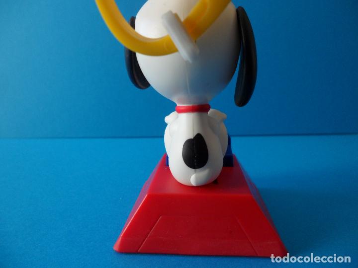Figuras de goma y PVC: Figuras Snoopy Mcdonalds 2018 - Peanuts - Funcionan - Foto 15