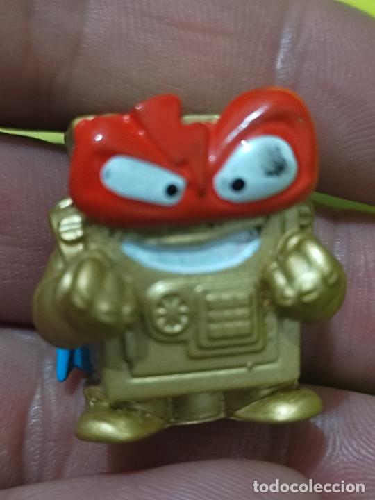 Gummi- und PVC-Figuren: SUPERZINGS SUPERTHINGS FIGURA GOMA GOLD DORADO CAJA FUERTE PERDIDAS DE PINTURA 3 CMS ALTO