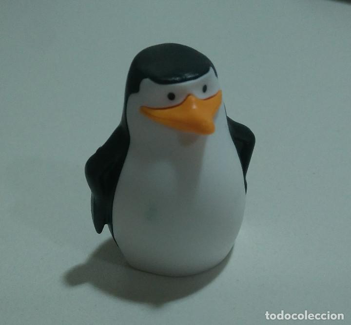 Gummi- und PVC-Figuren: mu&ntilde;eco promocional figura dairy for 4 fun pinguino madagascar mu&ntilde;equito figurita