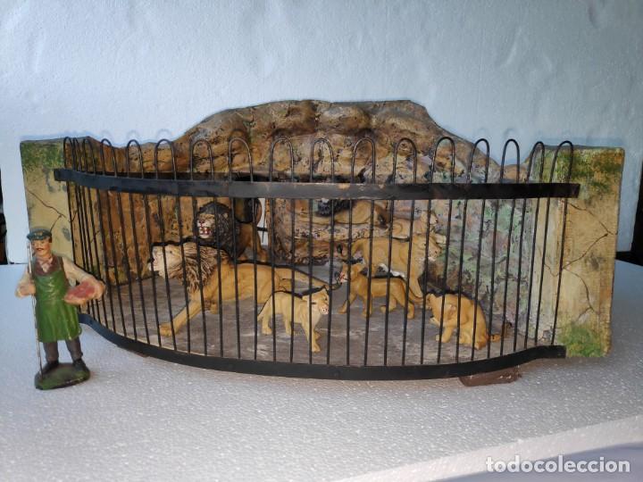 Figuras de goma y PVC: Jaula del Zoo para leones (Elastolin, 1930) - Foto 2