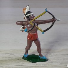 Figuras de Goma y PVC: GUERRERO INDIO CON ARCO, FABRICADO EN GOMA, TEIXIDO MADE IN SPAIN, ORIGINAL AÑOS 50.. Lote 309111728