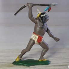 Figuras de Goma y PVC: GUERRERO INDIO CON LANZA, FABRICADO EN GOMA, TEIXIDO MADE IN SPAIN, ORIGINAL AÑOS 50.. Lote 309112038