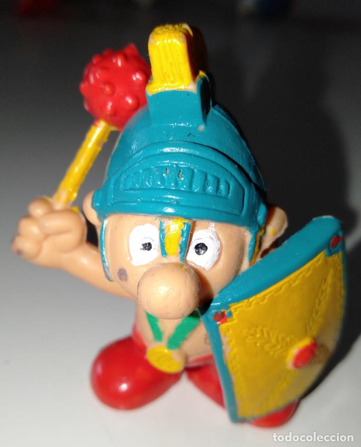 Figuras de goma y PVC: Pitufo smurf romano PVC - Foto 1