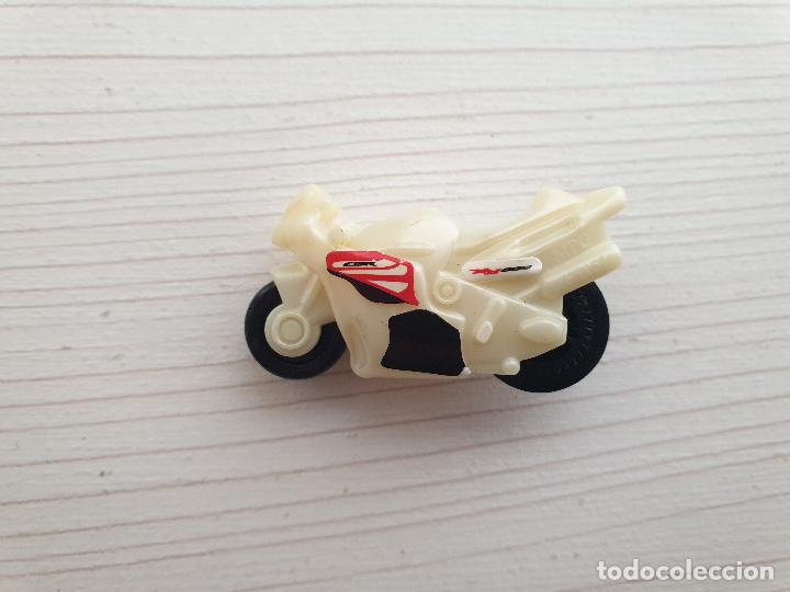 Figuras de goma Kinder: MOTO KINDER CON CUERDA - Foto 3