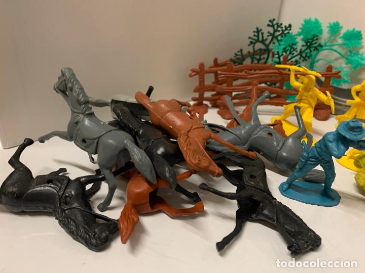 Figuras de goma y PVC: Lote de diferentes piezas de indios, vaqueros y complementos, tipo Jecsan, Reamsa&hellip; - Foto 5