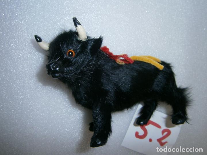 Figuras de goma y PVC: ANTIGUA FIGURA DE TORO - Foto 3