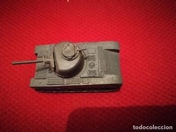 Figuras de goma y PVC: ANTIGUO TANQUE en buen estado - Foto 2