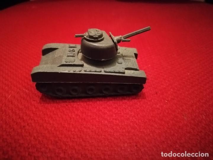 Figuras de goma y PVC: ANTIGUO TANQUE en buen estado - Foto 3