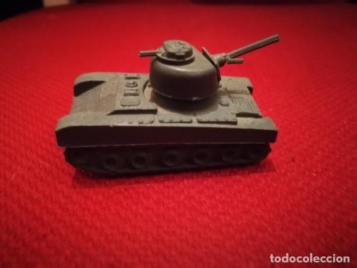 Figuras de goma y PVC: ANTIGUO TANQUE en buen estado - Foto 4