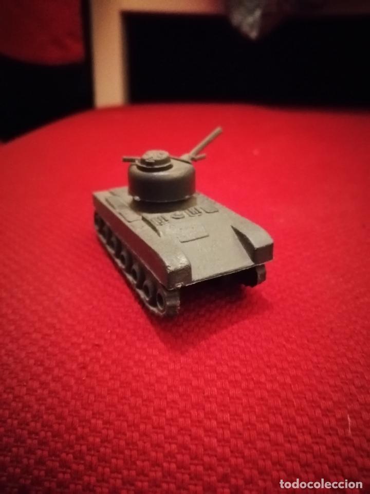 Figuras de goma y PVC: ANTIGUO TANQUE en buen estado - Foto 7