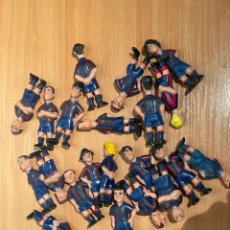 Figuras de Goma y PVC: LOTE DE 21 MUÑECOS DE PVC JUGADORES DE FÚTBOL CLUB BARCELONA. Lote 313460258