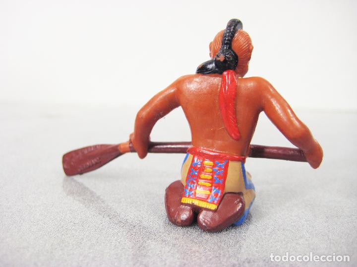 Figuras de goma y PVC: FIGURA DE PVC DE UN INDIO REMANDO. BULLYLAND - Foto 3