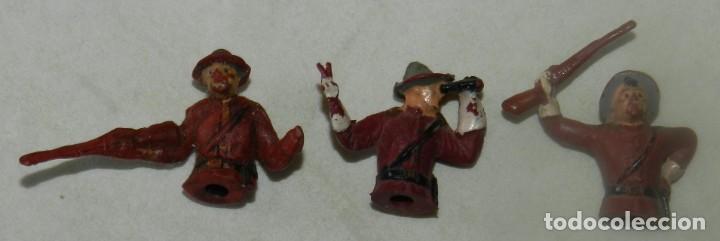 Figurines en Caoutchouc et PVC: 3 FIGURAS DE CUERPOS DE POLICIAS MONTADAS DEL CANADA, REALIZADAS POR GAMA.